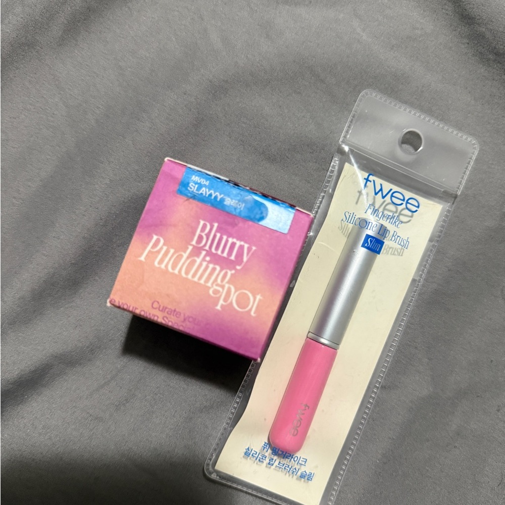 Fwee Pink Lip Brush and Blurry Puddingpot Set (SLAY)
